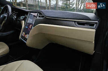 Лифтбек Tesla Model S 2015 в 