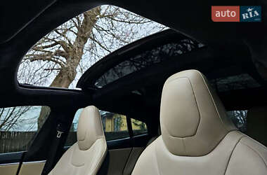 Лифтбек Tesla Model S 2015 в 