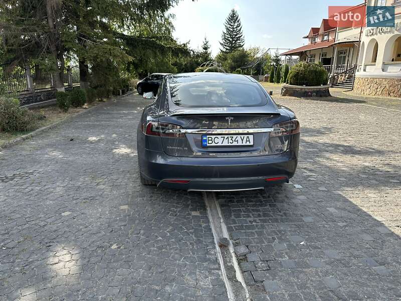 Ліфтбек Tesla Model S 2015 в Золочеві