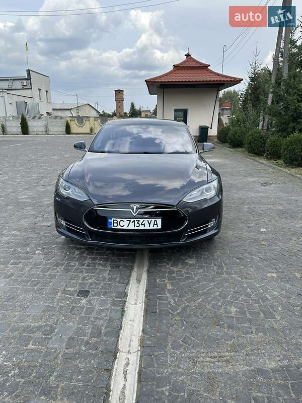 Ліфтбек Tesla Model S 2015 в Золочеві
