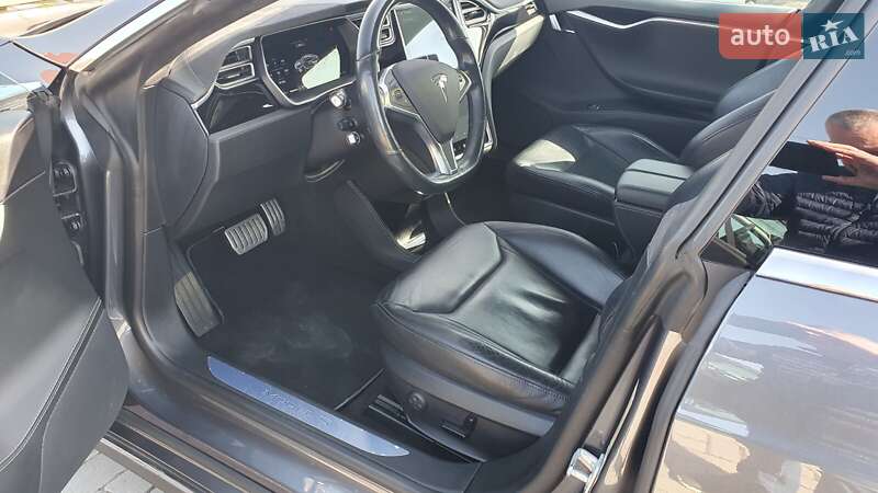 Ліфтбек Tesla Model S 2015 в Золочеві