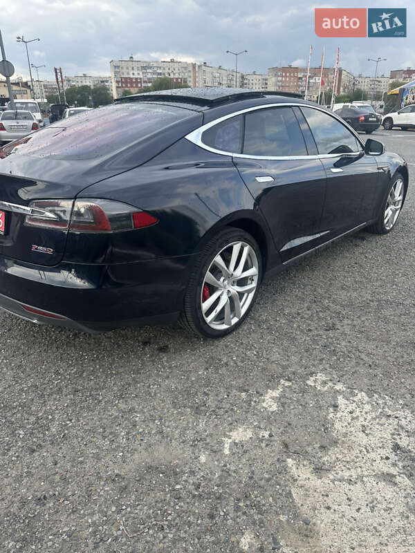 Ліфтбек Tesla Model S 2015 в Чернівцях
