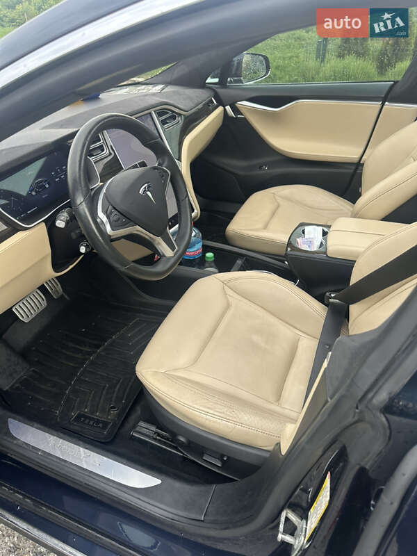 Ліфтбек Tesla Model S 2015 в Чернівцях