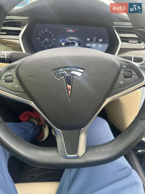 Ліфтбек Tesla Model S 2015 в Чернівцях