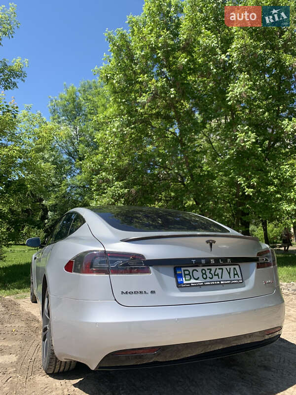 Ліфтбек Tesla Model S 2017 в Львові
