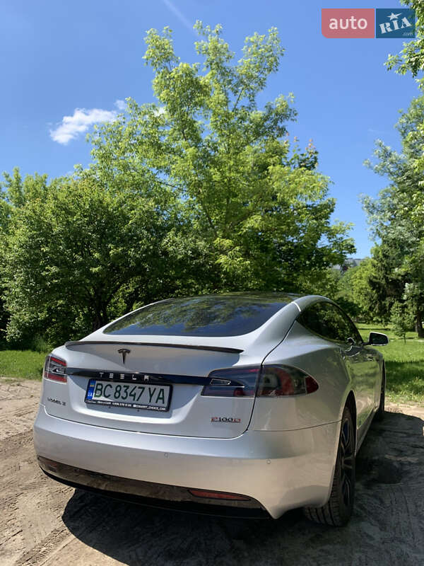 Ліфтбек Tesla Model S 2017 в Львові