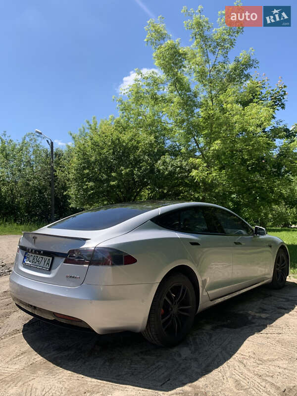 Ліфтбек Tesla Model S 2017 в Львові