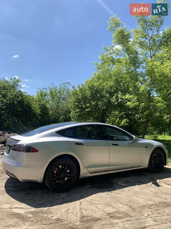 Ліфтбек Tesla Model S 2017 в Львові