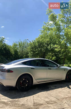 Лифтбек Tesla Model S 2017 в 
