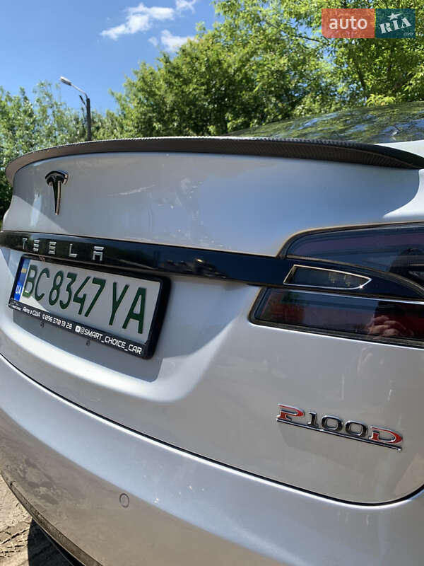Ліфтбек Tesla Model S 2017 в Львові