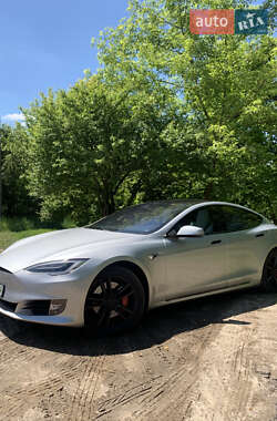 Лифтбек Tesla Model S 2017 в 