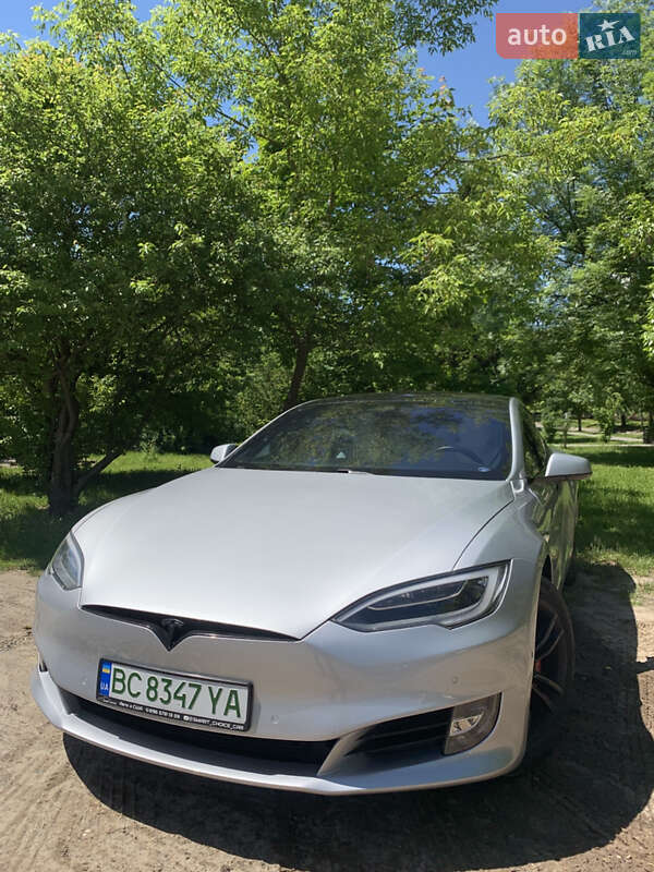 Ліфтбек Tesla Model S 2017 в Львові