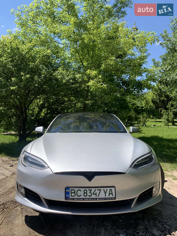 Ліфтбек Tesla Model S 2017 в Львові