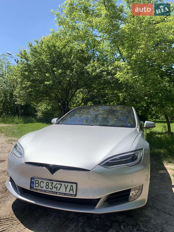 Ліфтбек Tesla Model S 2017 в Львові