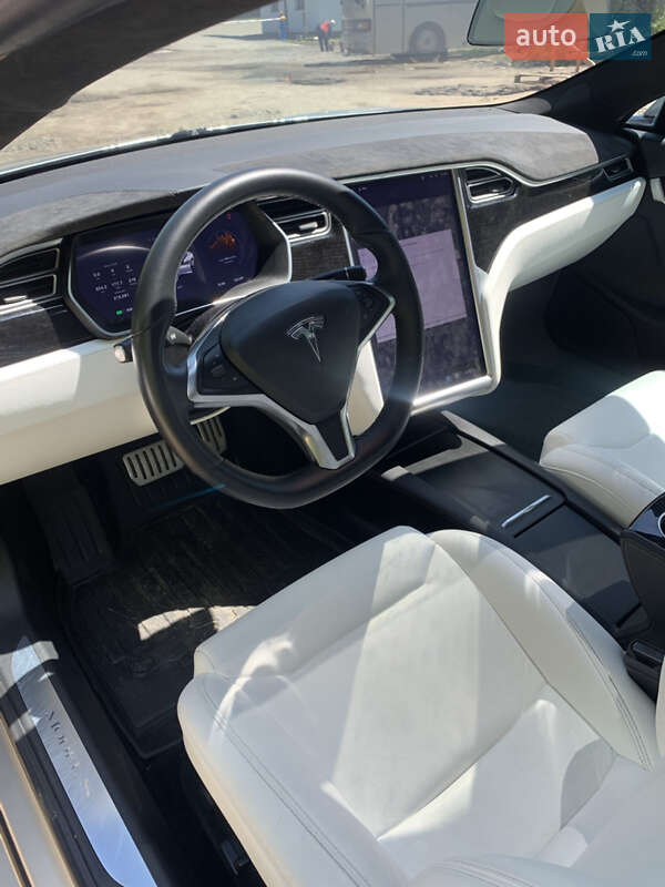 Ліфтбек Tesla Model S 2017 в Львові