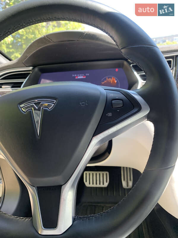 Ліфтбек Tesla Model S 2017 в Львові