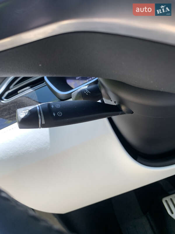 Ліфтбек Tesla Model S 2017 в Львові