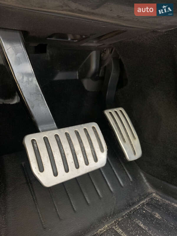 Ліфтбек Tesla Model S 2017 в Львові