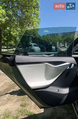 Лифтбек Tesla Model S 2017 в 