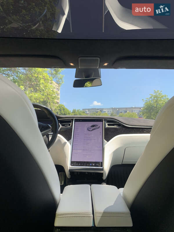 Ліфтбек Tesla Model S 2017 в Львові