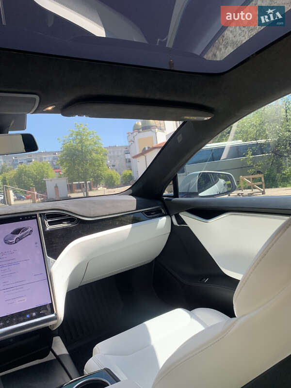 Ліфтбек Tesla Model S 2017 в Львові