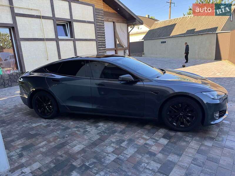 Ліфтбек Tesla Model S 2017 в Володимирі