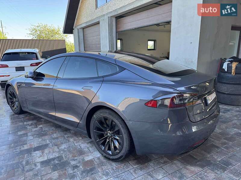 Ліфтбек Tesla Model S 2017 в Володимирі