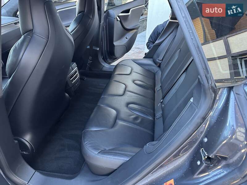 Лифтбек Tesla Model S 2017 в Владимире