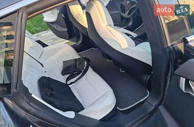 Лифтбек Tesla Model S 2018 в Львове