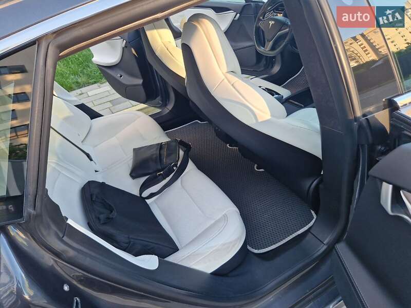 Лифтбек Tesla Model S 2018 в Львове