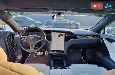 Лифтбек Tesla Model S 2018 в Львове