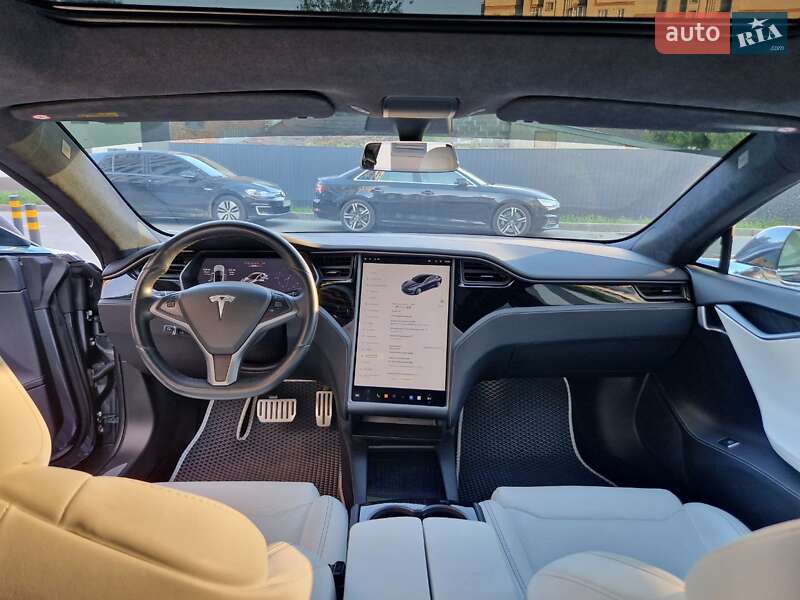 Лифтбек Tesla Model S 2018 в Львове