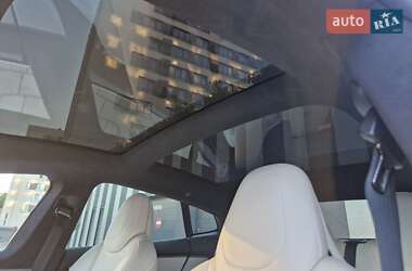 Лифтбек Tesla Model S 2018 в Львове