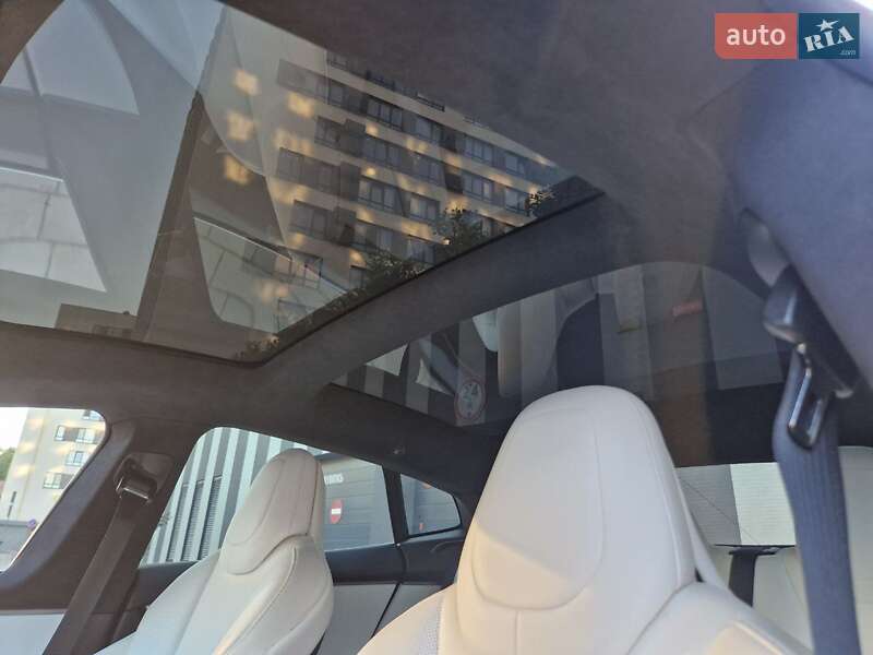 Лифтбек Tesla Model S 2018 в Львове