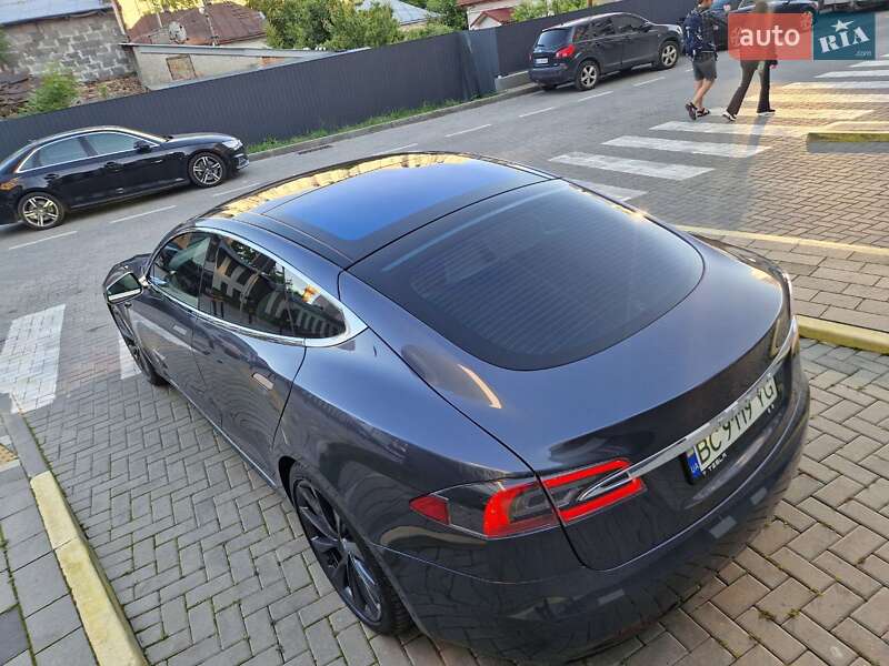 Лифтбек Tesla Model S 2018 в Львове