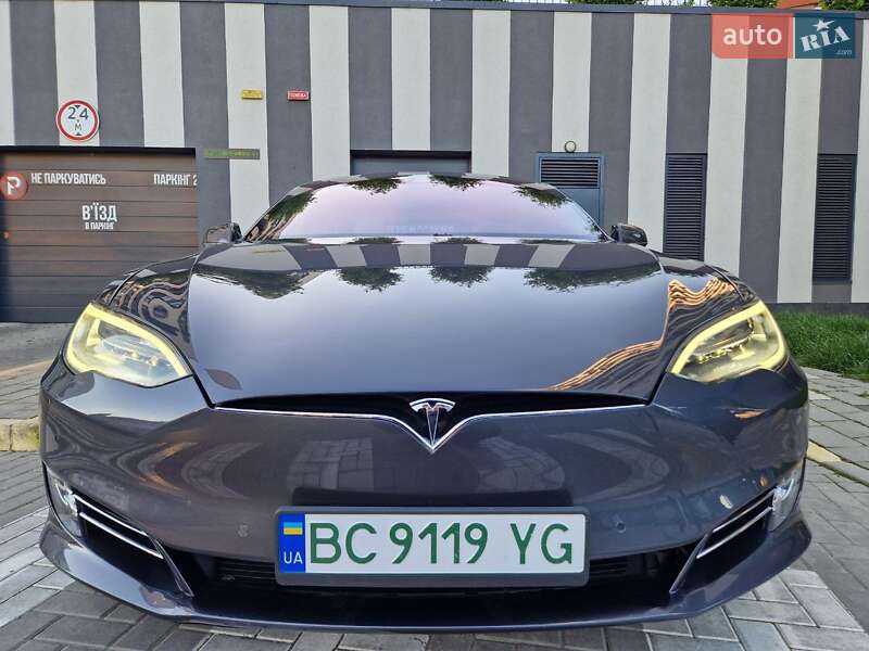 Лифтбек Tesla Model S 2018 в Львове