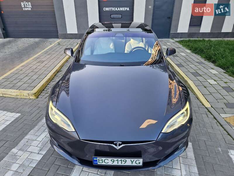 Лифтбек Tesla Model S 2018 в Львове