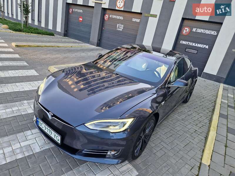 Лифтбек Tesla Model S 2018 в Львове