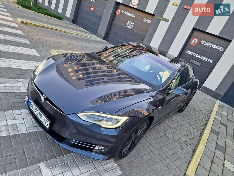 Лифтбек Tesla Model S 2018 в Львове