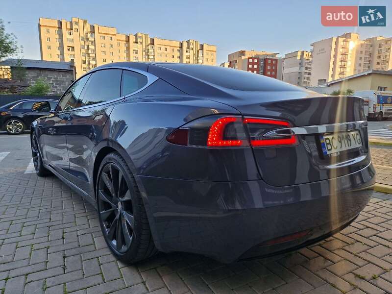 Лифтбек Tesla Model S 2018 в Львове