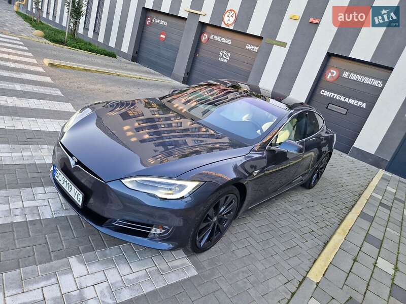 Лифтбек Tesla Model S 2018 в Львове