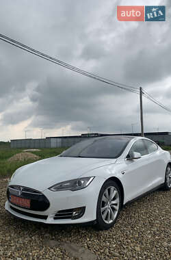 Лифтбек Tesla Model S 2015 в 