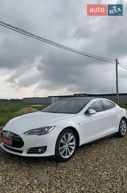 Лифтбек Tesla Model S 2015 в 