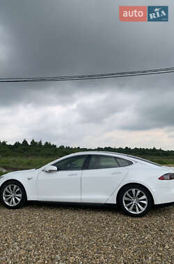 Лифтбек Tesla Model S 2015 в 