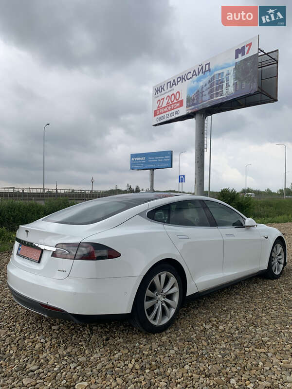 Лифтбек Tesla Model S 2015 в Львове