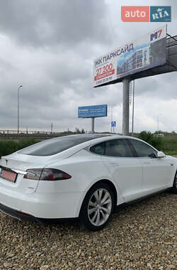 Лифтбек Tesla Model S 2015 в 