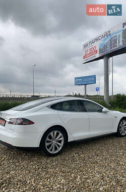 Лифтбек Tesla Model S 2015 в 