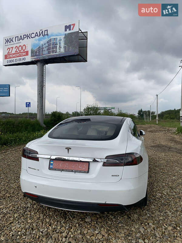 Лифтбек Tesla Model S 2015 в Львове