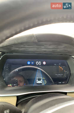 Лифтбек Tesla Model S 2015 в 