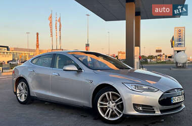 Лифтбек Tesla Model S 2014 в 